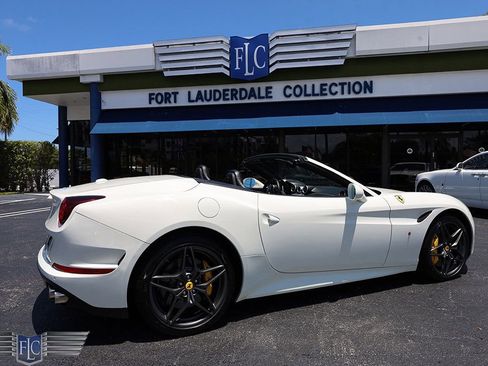 Used 2015 Ferrari California T RWD image 6