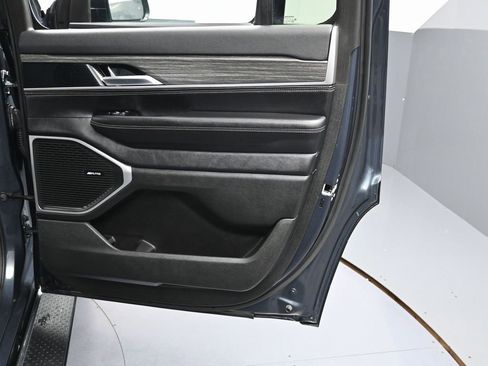 Used 2024 Jeep Wagoneer Series II w/ Flexible Seating Group image 39