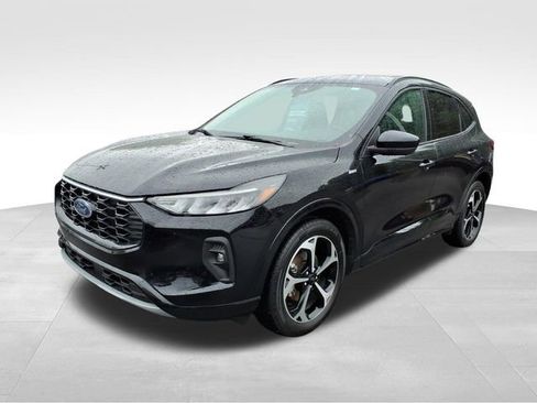 Certified 2023 Ford Escape ST-Line Select w/ Tech Pack #2 AWD/4WD image 2