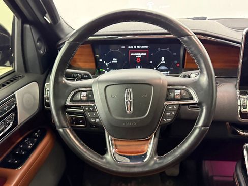 Used 2019 Lincoln Navigator Reserve image 16