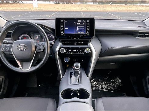 Used 2021 Toyota Venza LE image 12