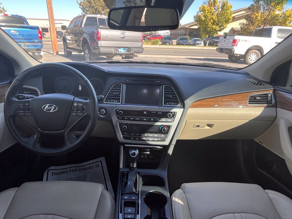 Used 2015 Hyundai Sonata Limited w/ Option Group 06 FWD image 11