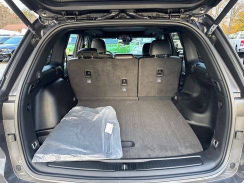 New 2025 Jeep Grand Cherokee Limited w/ Black Appearance Package image 38