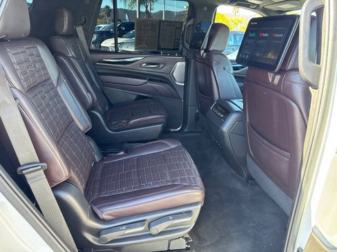 Certified 2022 Cadillac Escalade Sport Platinum w/ Heavy-Duty Trailer Package image 20