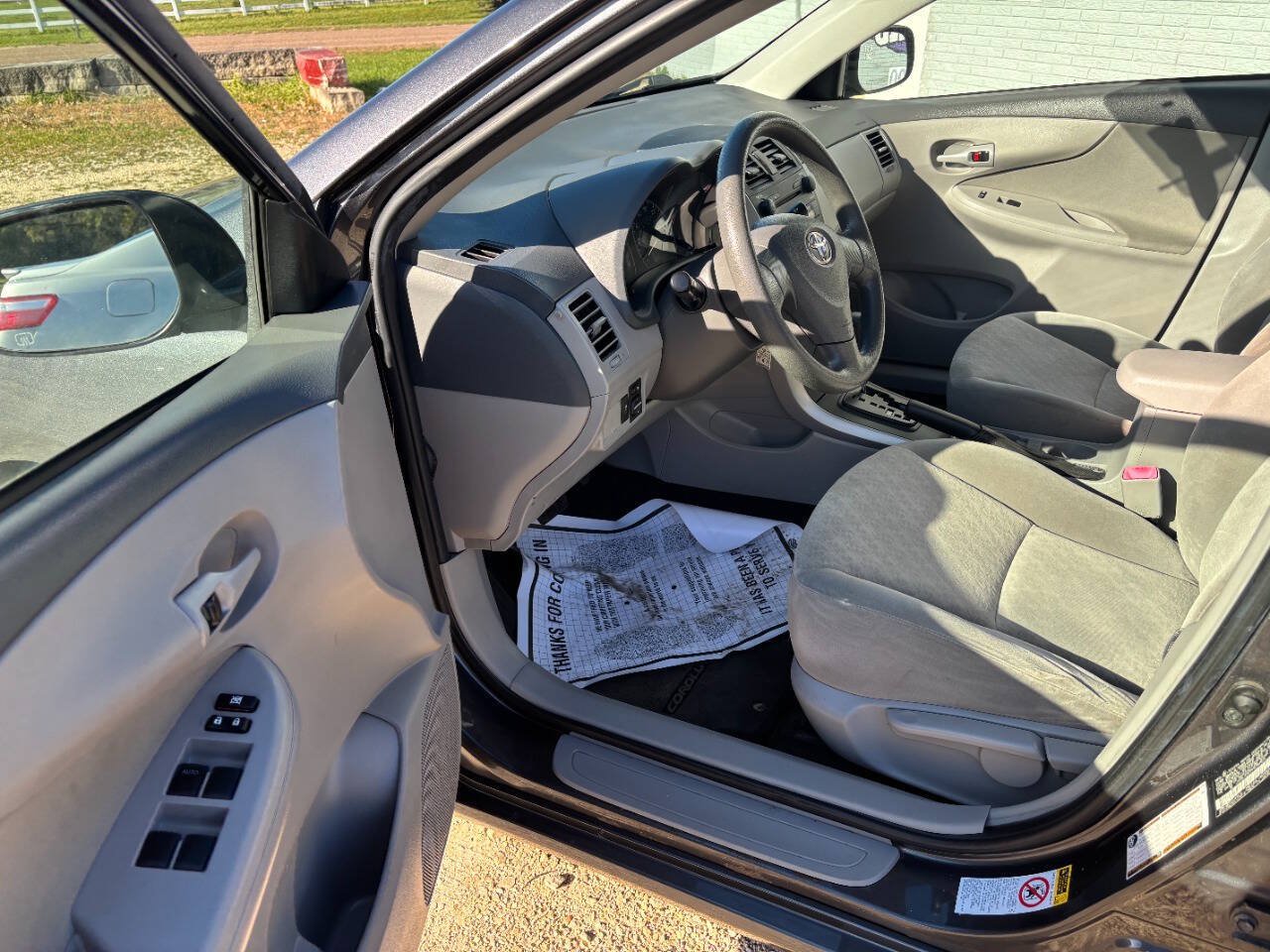 Used 2009 Toyota Corolla LE FWD image 2