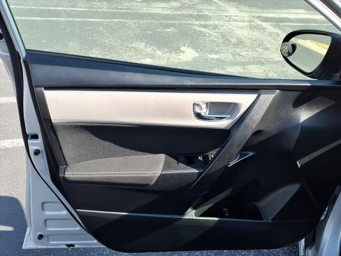 Used 2019 Toyota Corolla LE image 12