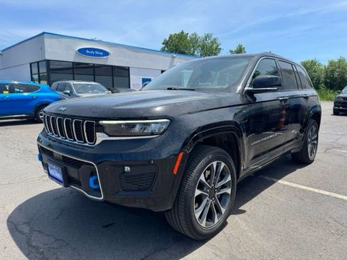 Used 2023 Jeep Grand Cherokee Overland AWD/4WD image 6