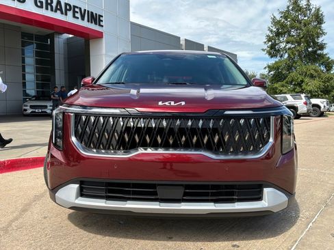 Used 2026 Kia Carnival FWD image 3