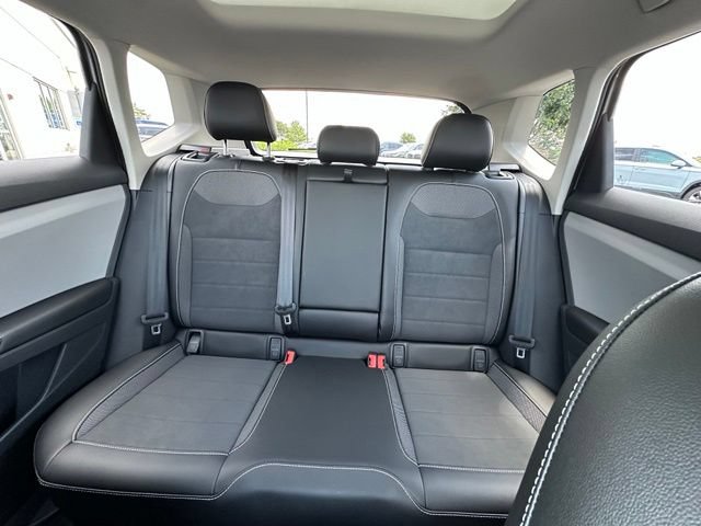 Certified 2023 Volkswagen Taos SE w/ Panoramic Sunroof Package AWD/4WD image 37