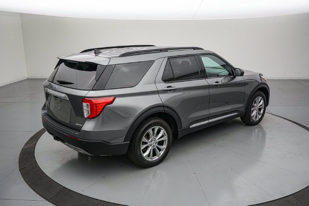 Certified 2023 Ford Explorer XLT w/ Equipment Group 202A AWD/4WD image 4