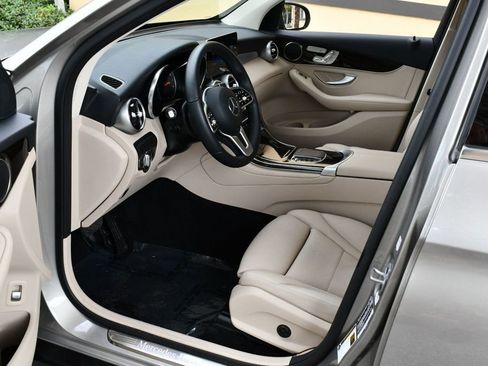 Used 2022 Mercedes-Benz GLC 300 image 42