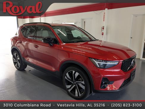 Certified 2024 Volvo XC40 B5 Plus w/ Protection Package Premier image 5