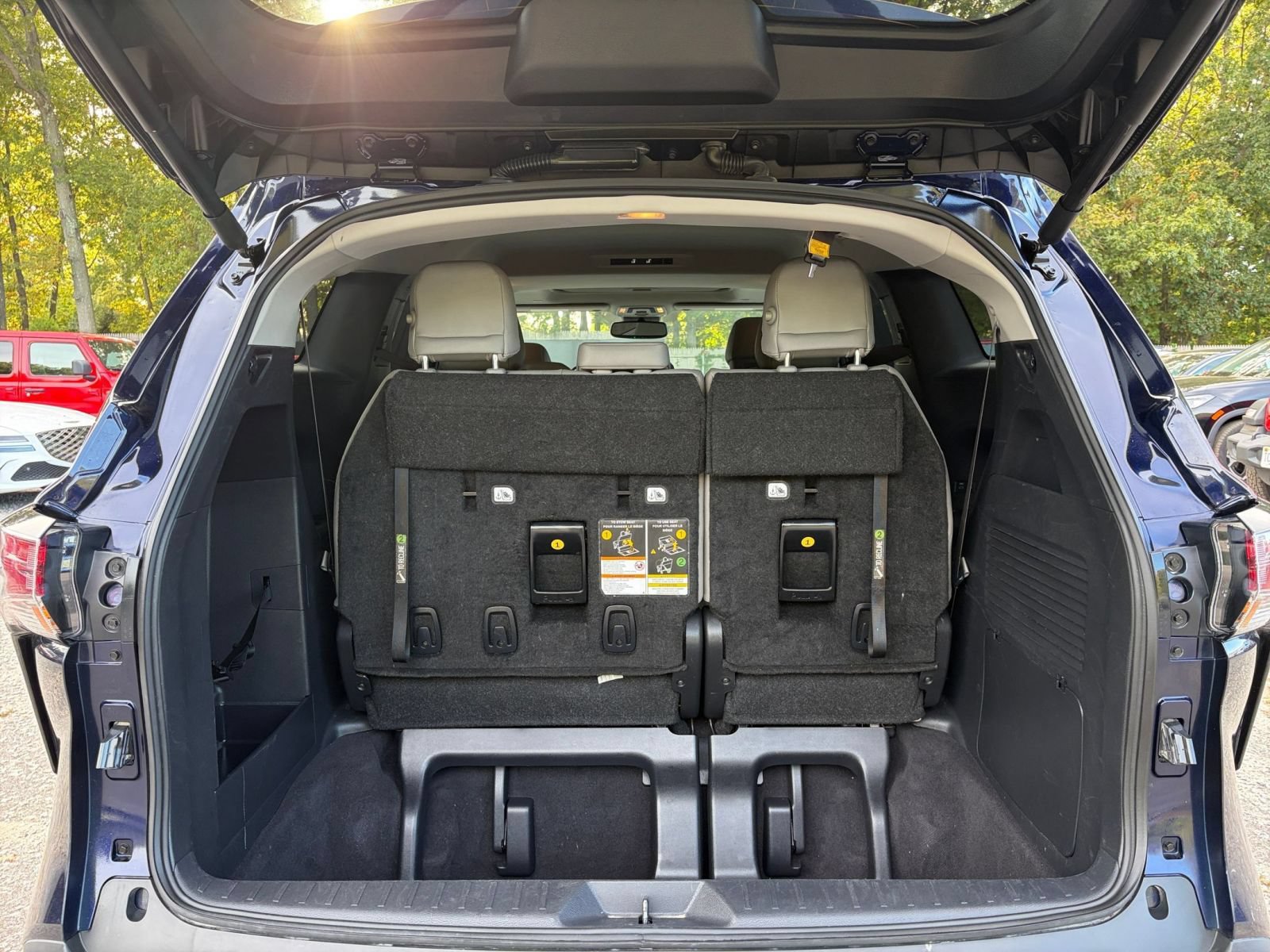 Used 2025 Toyota Sienna XLE FWD image 33