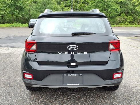 Used 2025 Hyundai Venue SEL FWD image 5