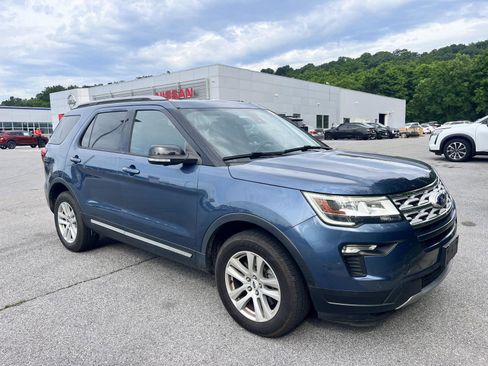 Used 2018 Ford Explorer XLT w/ Equipment Group 202A AWD/4WD image 1