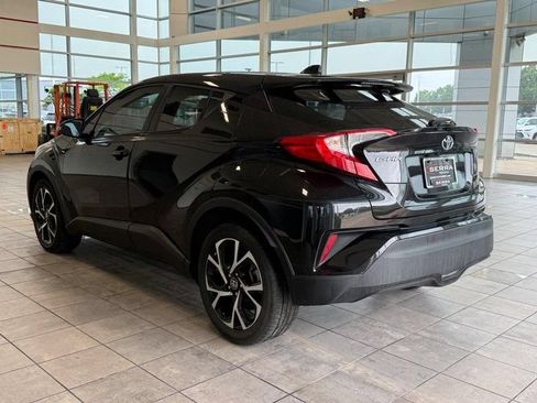 Used 2022 Toyota C-HR XLE FWD image 5