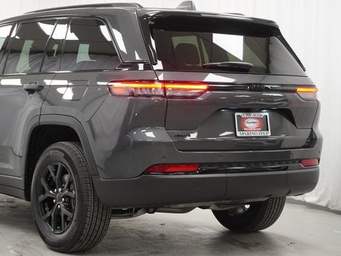 Certified 2025 Jeep Grand Cherokee Altitude image 13