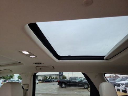 Used 2023 Buick Enclave Essence w/ Experience Buick Package image 9