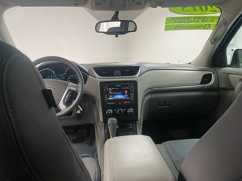 Used 2015 Chevrolet Traverse LT image 22