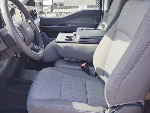 New 2025 Ford F550 4x4 Crew Cab image 17