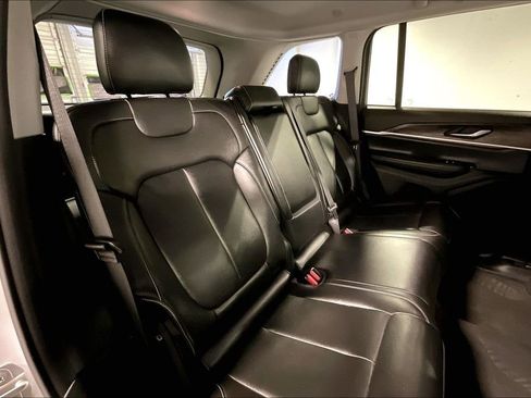 Used 2023 Jeep Grand Cherokee Limited image 36