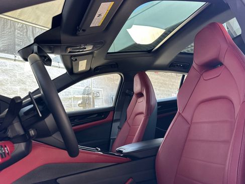 Used 2026 Porsche Panamera image 5