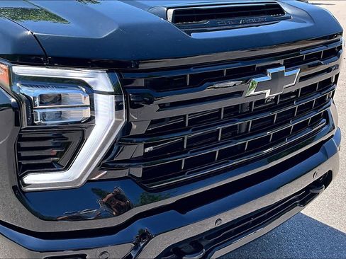 Used 2024 Chevrolet Silverado 2500 LTZ w/ LTZ Plus Package image 31