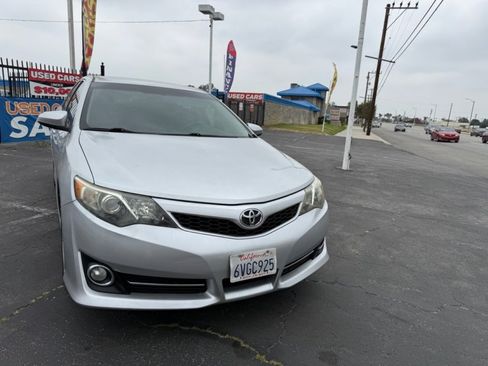 Used 2012 Toyota Camry SE FWD image 4