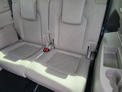 Used 2025 Volkswagen Atlas SEL Premium R-Line image 22