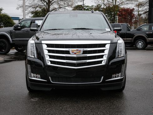 Used 2020 Cadillac Escalade ESV Premium Luxury image 7