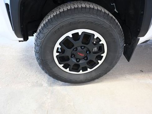 Used 2024 Toyota Tacoma TRD Off-Road w/ TRD Off Road Premium Package AWD/4WD image 31