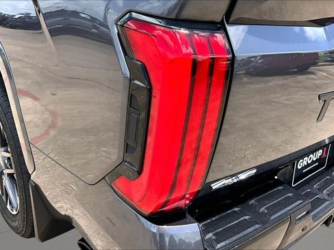 Used 2025 Toyota Tundra Limited AWD/4WD image 28