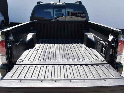 Used 2022 Toyota Tacoma TRD Off-Road w/ TRD Premium Off Road Package AWD/4WD image 43