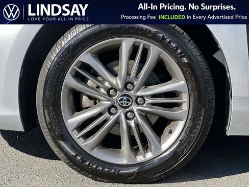 Used 2017 Toyota Camry SE image 8