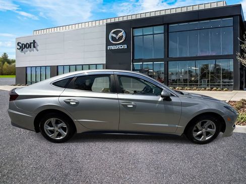 Used 2021 Hyundai Sonata SE FWD image 2