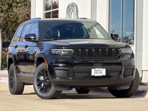 New 2025 Jeep Grand Cherokee L Altitude AWD/4WD image 2