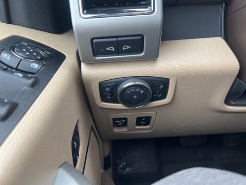 Used 2018 Ford F150 Lariat w/ Equipment Group 502A Luxury image 22