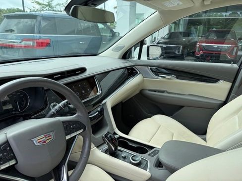 Certified 2023 Cadillac XT6 Premium Luxury FWD image 11