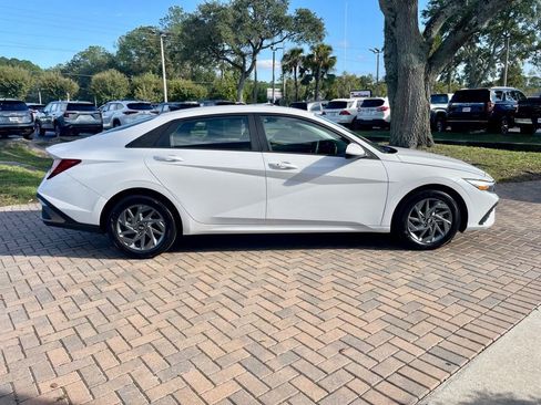 Used 2024 Hyundai Elantra SEL image 6