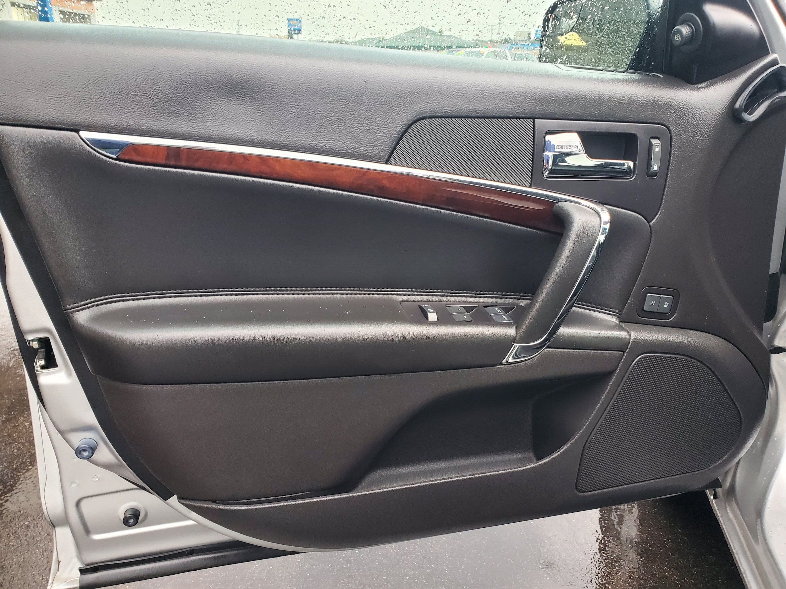 Used 2011 Lincoln MKZ FWD image 10