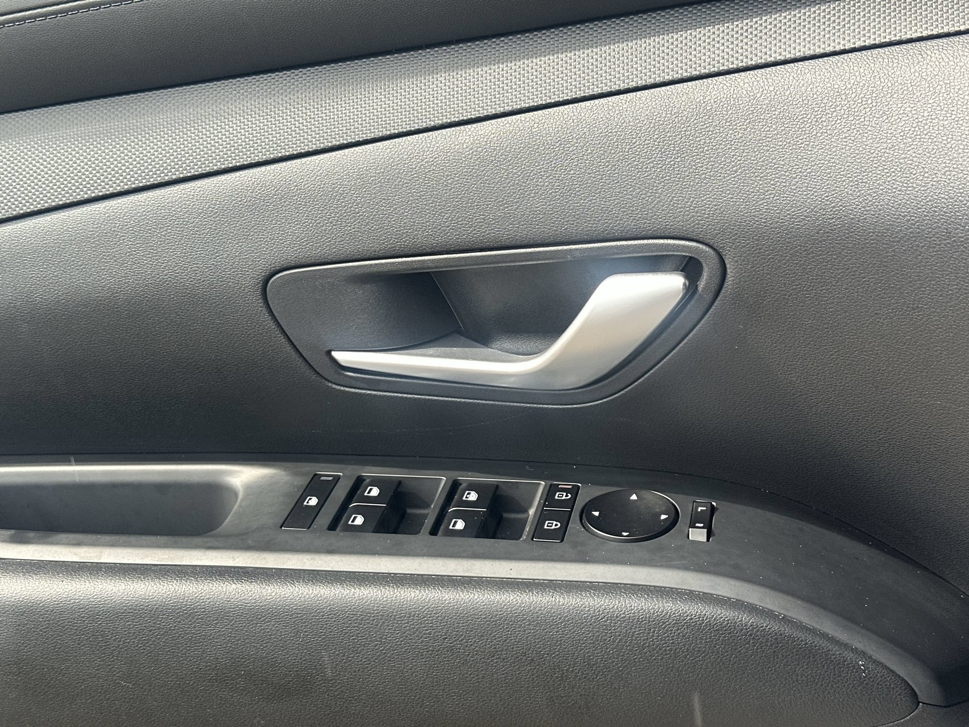 Used 2025 Hyundai Tucson SE FWD image 30