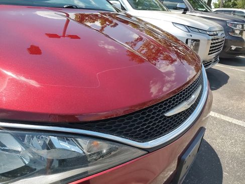 Used 2017 Chrysler Pacifica Touring FWD image 8