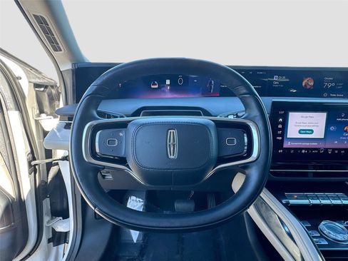 Used 2024 Lincoln Nautilus Reserve image 11