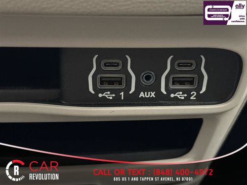 Used 2024 Chrysler Pacifica Limited FWD image 53