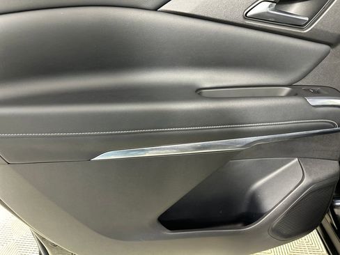 Used 2025 Chevrolet Traverse LT image 17