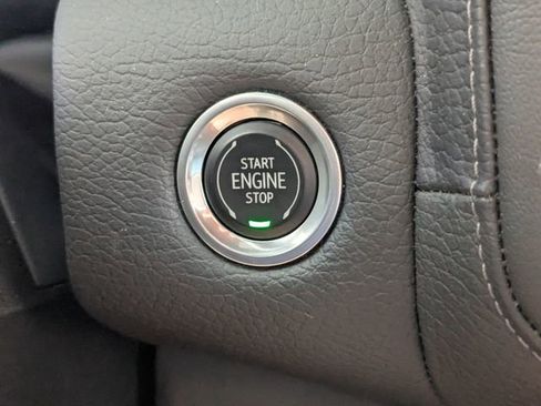 Used 2021 GMC Yukon Denali w/ Denali Premium Package image 39