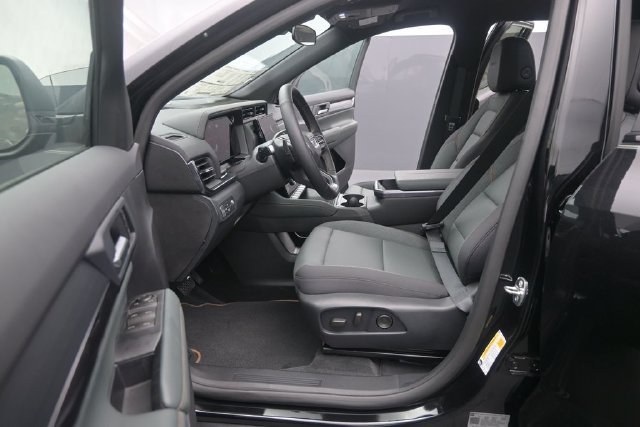 New 2026 GMC Terrain AT4 w/ LPO, Black Badging Package AWD/4WD image 10
