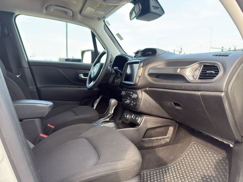 Used 2023 Jeep Renegade Latitude AWD/4WD image 20
