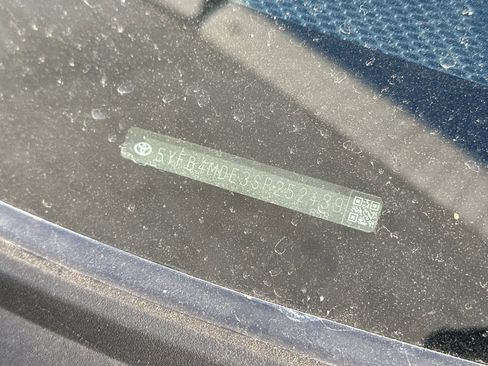 Used 2025 Toyota Corolla LE image 2