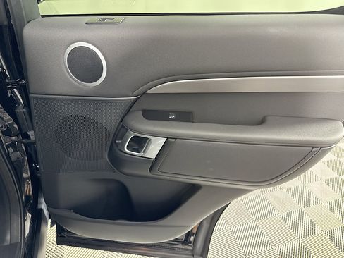 Used 2019 Land Rover Discovery SE image 27